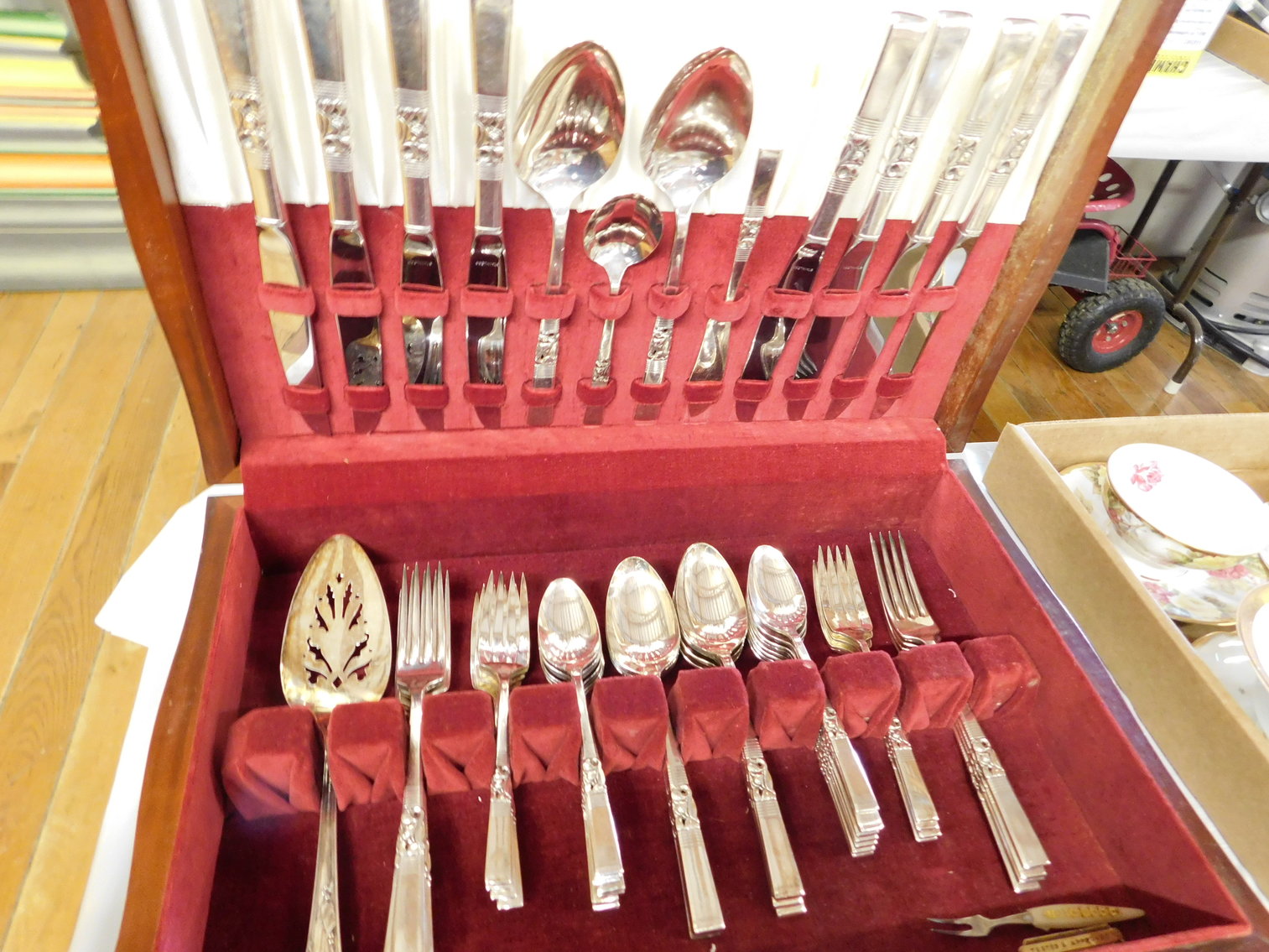 Image for Large Evening Live and Online Auction