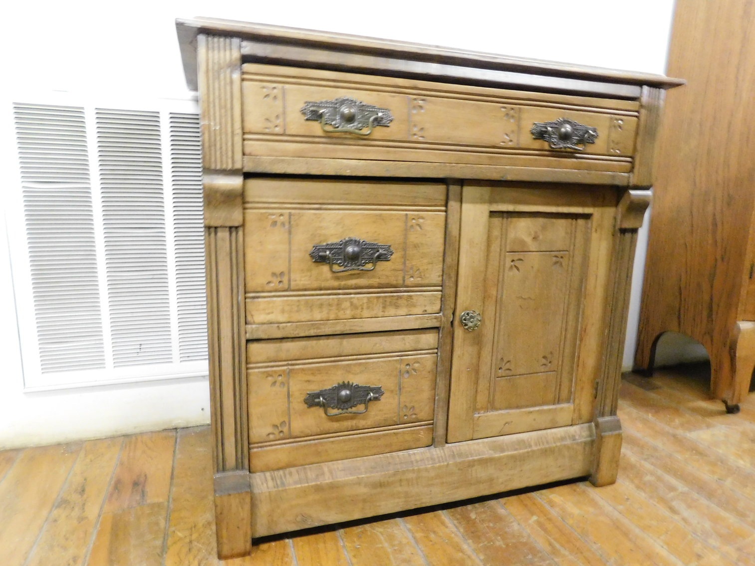 Image for Large Evening Live and Online Auction