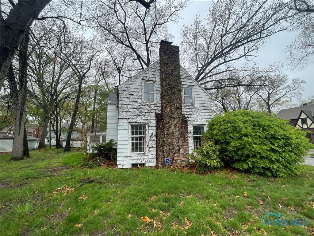 MINIMUM BID AUCTION 70,000! 2509 Beaufort Ave