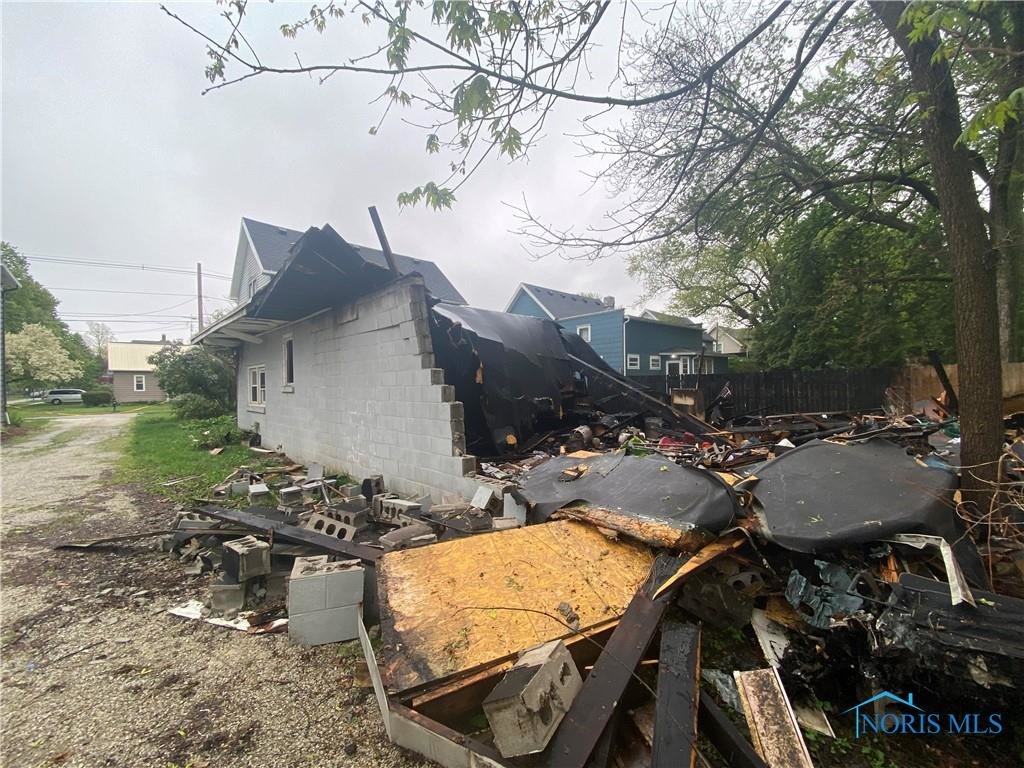 Image for ABSOLUTE AUCTION! 319 Hickory St.