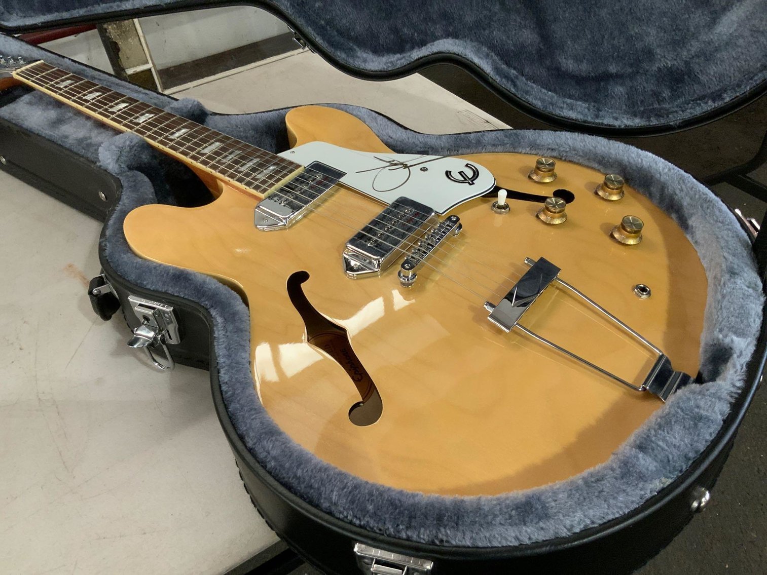 Image for U.S. and German World War 2 Memorabilia, Dwight Yoakam Guitars, Antique Furniture, Carpets, China and Limoges, Hull and Roseville Pottery, Sports Memorabilia & Tools, Framed Art, Stained Glass