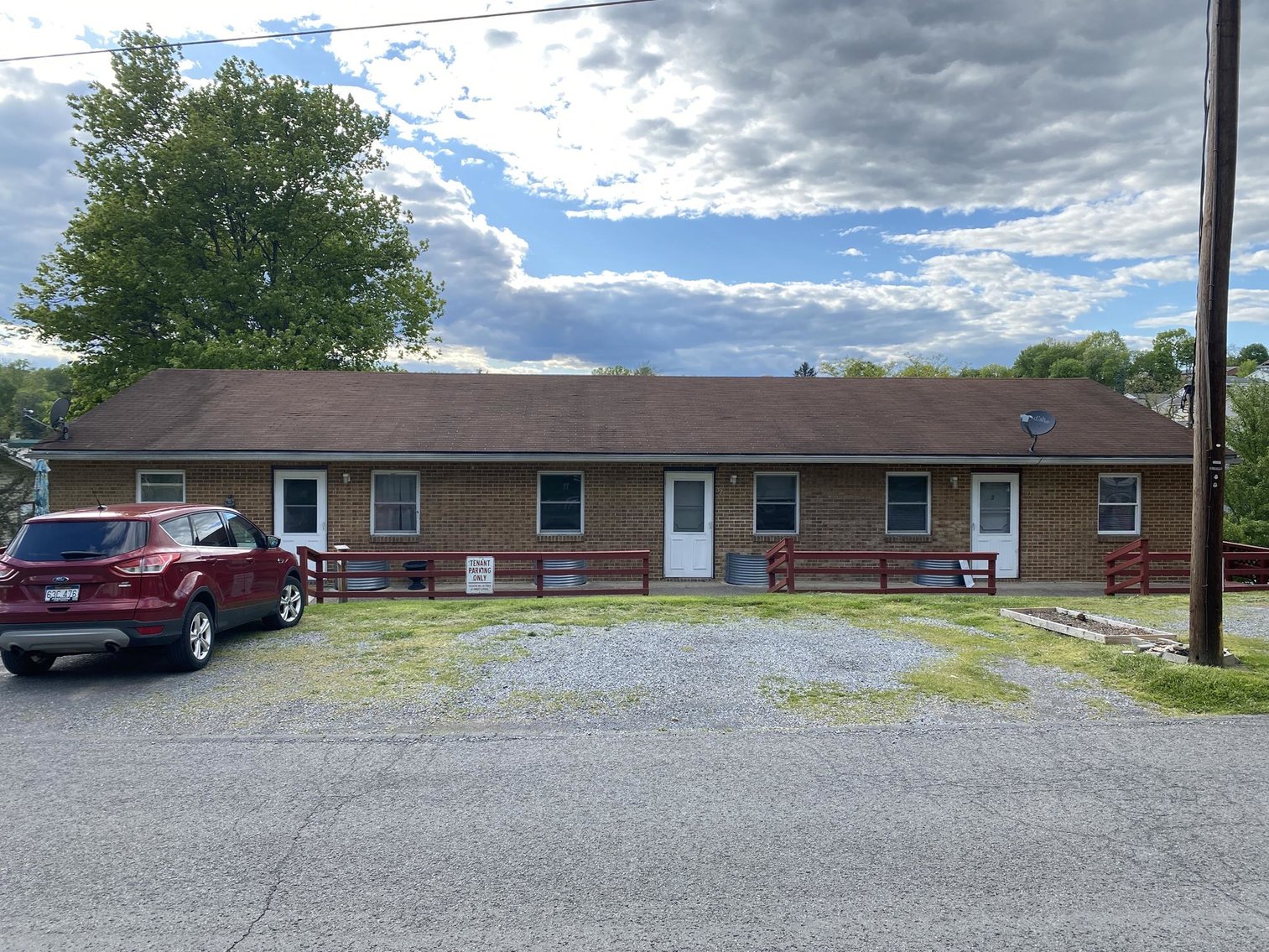 6 Unit Apartment Building Near WVU & Hospitals