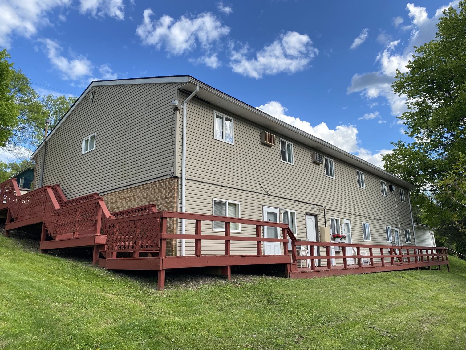 6 Unit Apartment Building Near WVU & Hospitals