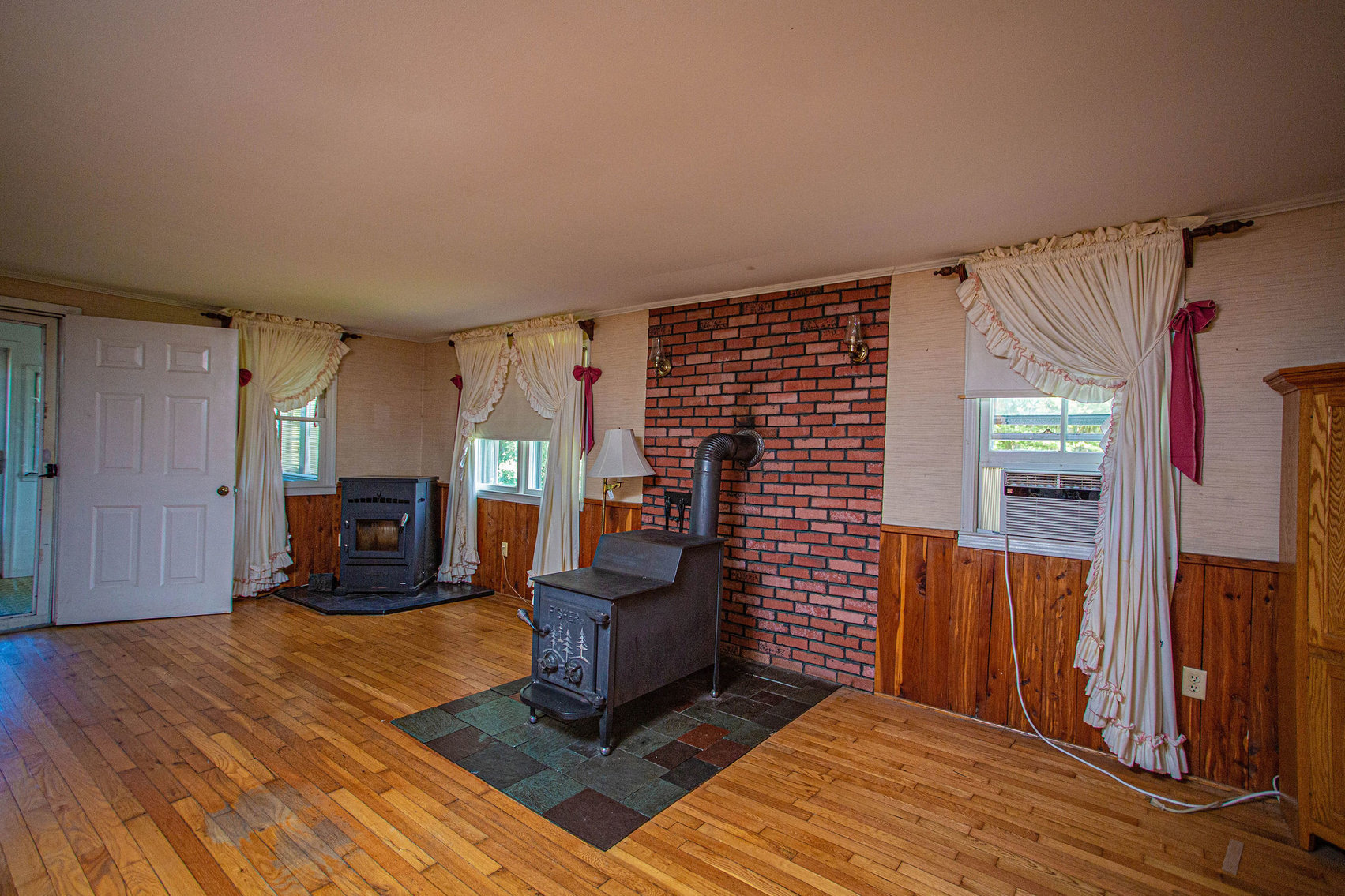 Image for 4 BR/2 BA Farm House, Barns, Fencing & 2 Ponds on 57.5 +/- Acres in Fauquier County, VA--SELLING to the HIGHEST BIDDER!!