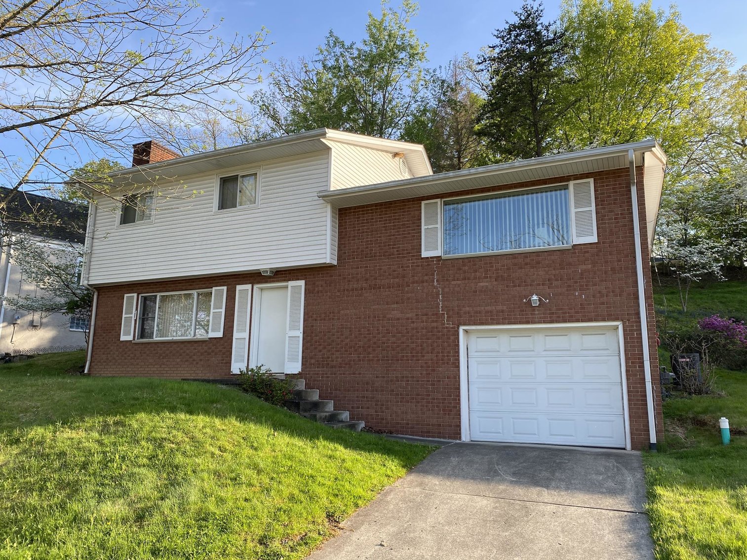 4 Bedroom Brick House in South Hills Being Sold to the Highest Bidder