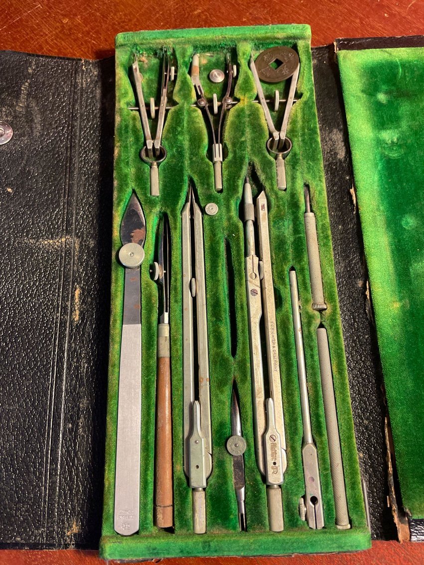 Image for Dutch Contents - Lincoln MKX, Tools, Jewelry, Home Decor, Kitchen, Furniture, Home Goods, Glass, Cookware, Antiques, Medals, Photography, Large Equipment, Bicycles