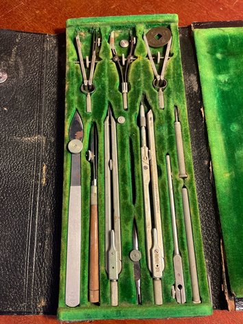 Image for Dutch Contents - Lincoln MKX, Tools, Jewelry, Home Decor, Kitchen, Furniture, Home Goods, Glass, Cookware, Antiques, Medals, Photography, Large Equipment, Bicycles