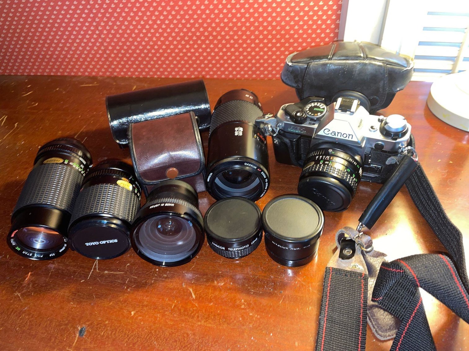 Image for Dutch Contents - Lincoln MKX, Tools, Jewelry, Home Decor, Kitchen, Furniture, Home Goods, Glass, Cookware, Antiques, Medals, Photography, Large Equipment, Bicycles