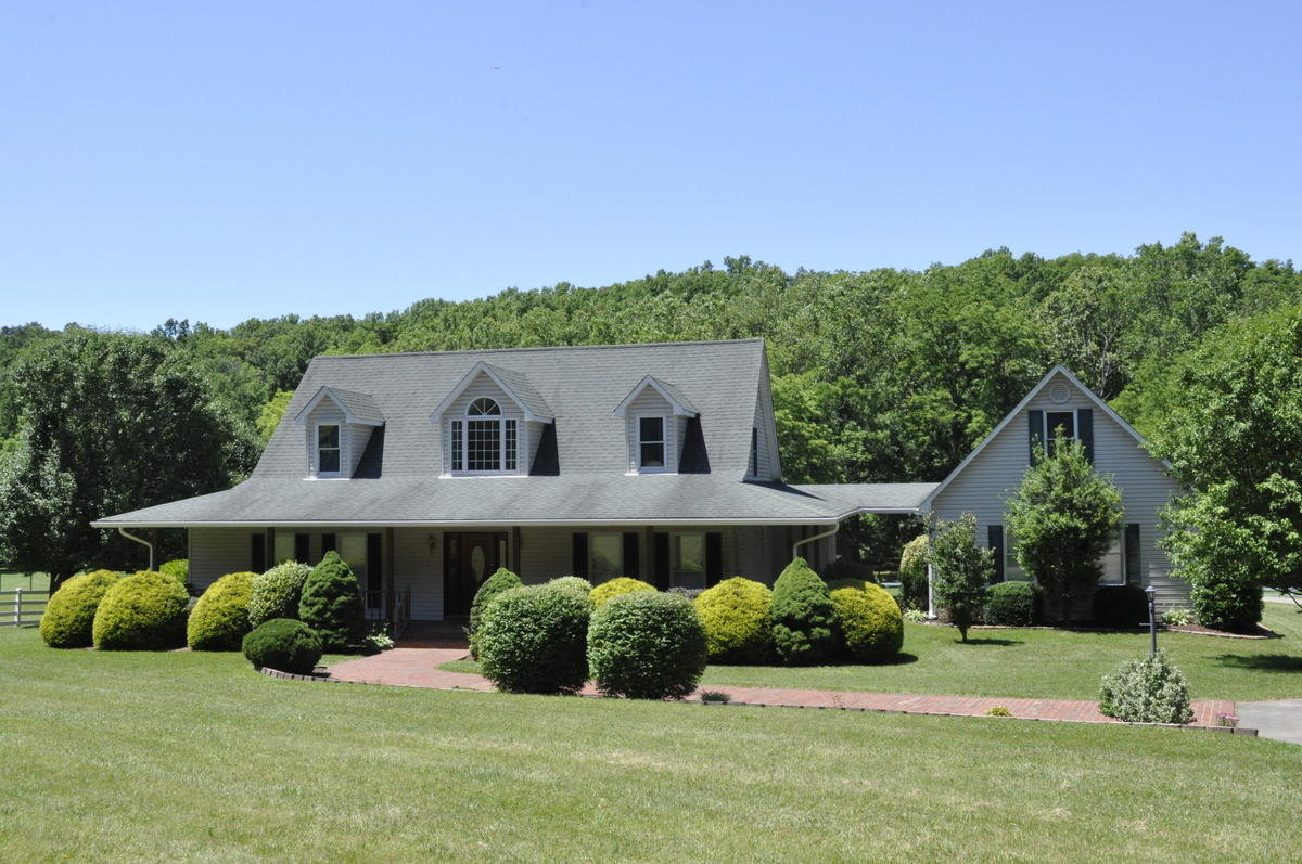 Image for Real Estate Auction – 5 Acres, 4 Bdr. Home, 4 Stall Horse Barn, Pond, Creek, Near Broad Run and Turkey Run Parks