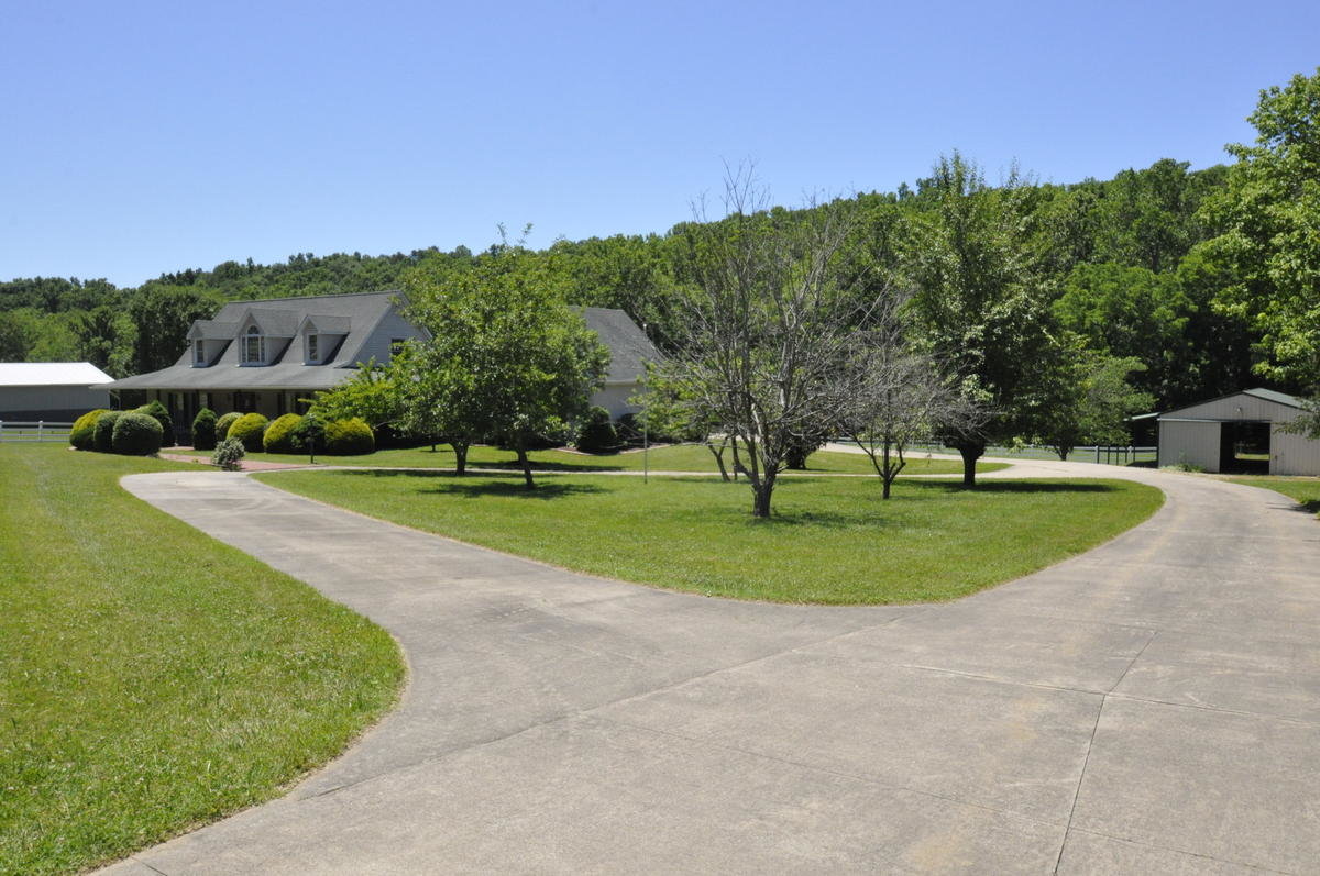 Image for Real Estate Auction – 5 Acres, 4 Bdr. Home, 4 Stall Horse Barn, Pond, Creek, Near Broad Run and Turkey Run Parks