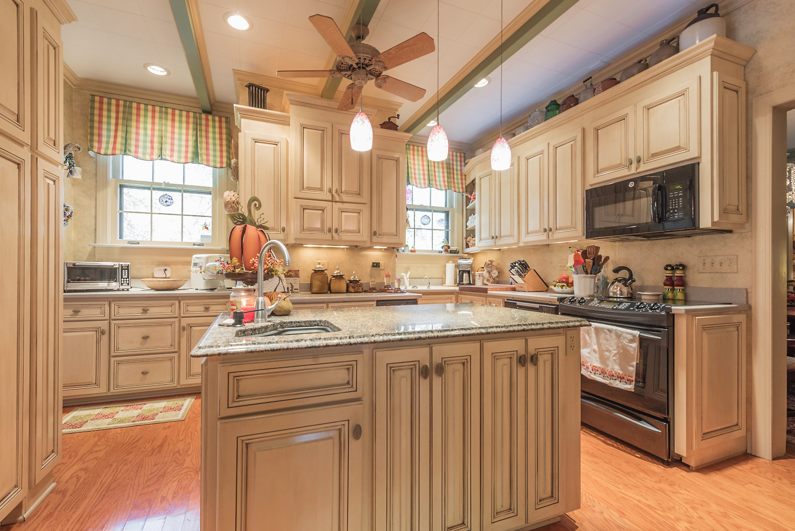 Image for Majestic 5 BR/4.5 BA Home on 1+ Acres w/Large Detached Garage/Shop in Downtown Blackstone, VA