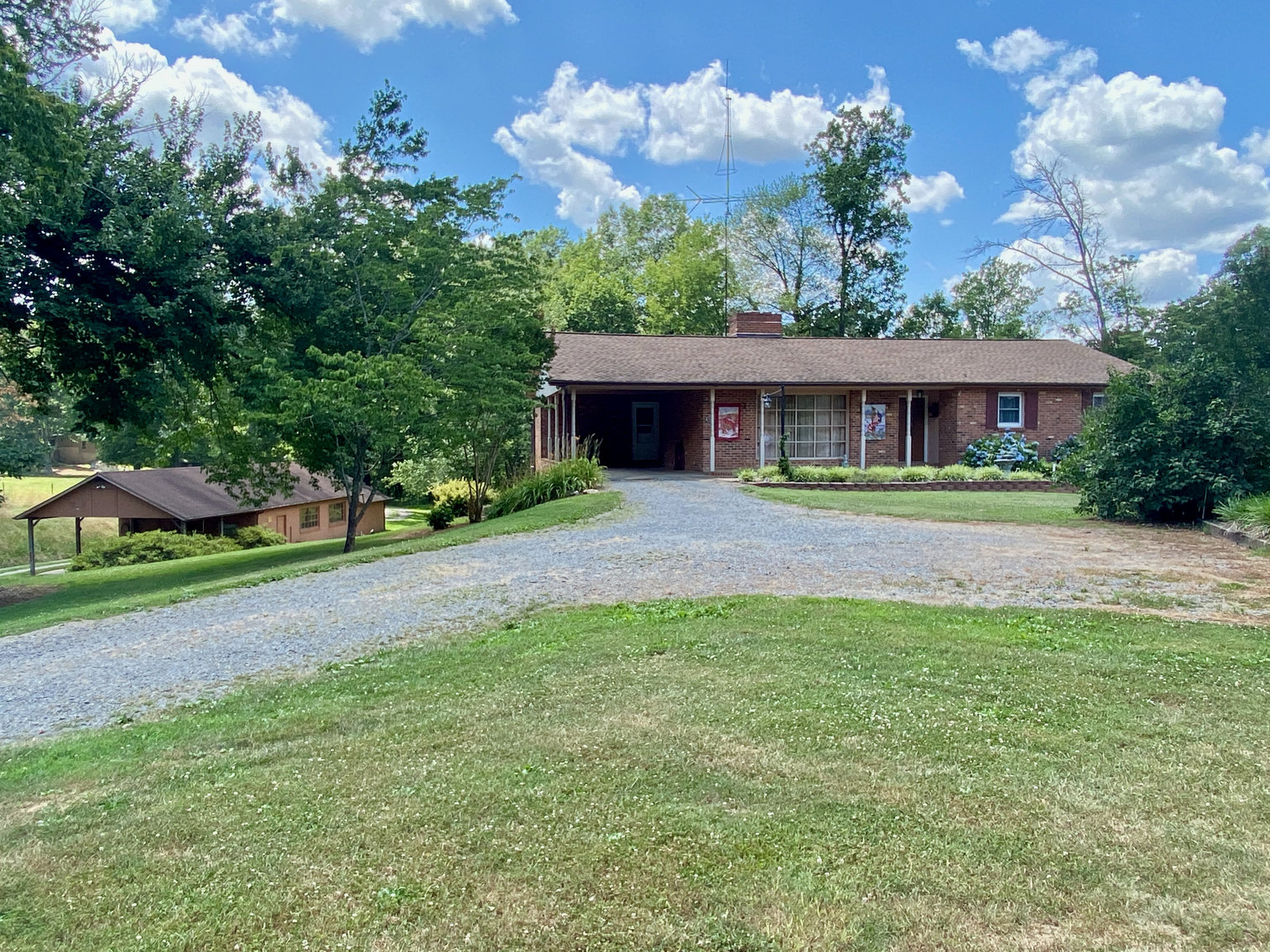 3 BR/3 BA Brick Home w/Outbuildings on 2.7 +/ Acres in Orange County, VASELLS to the HIGHEST BIDD