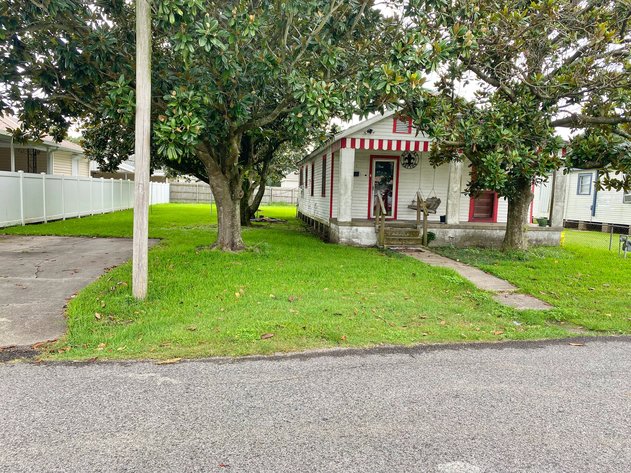 Image for SOLD! $93,000 ESTATE SALE - HOME IN WESTWEGO, LA 880 AVENUE G