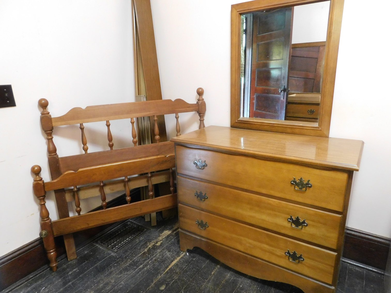 Image for Rowlesburg, WV – Online Moving Auction: Furniture, Quilts, Glassware, Tools & More!