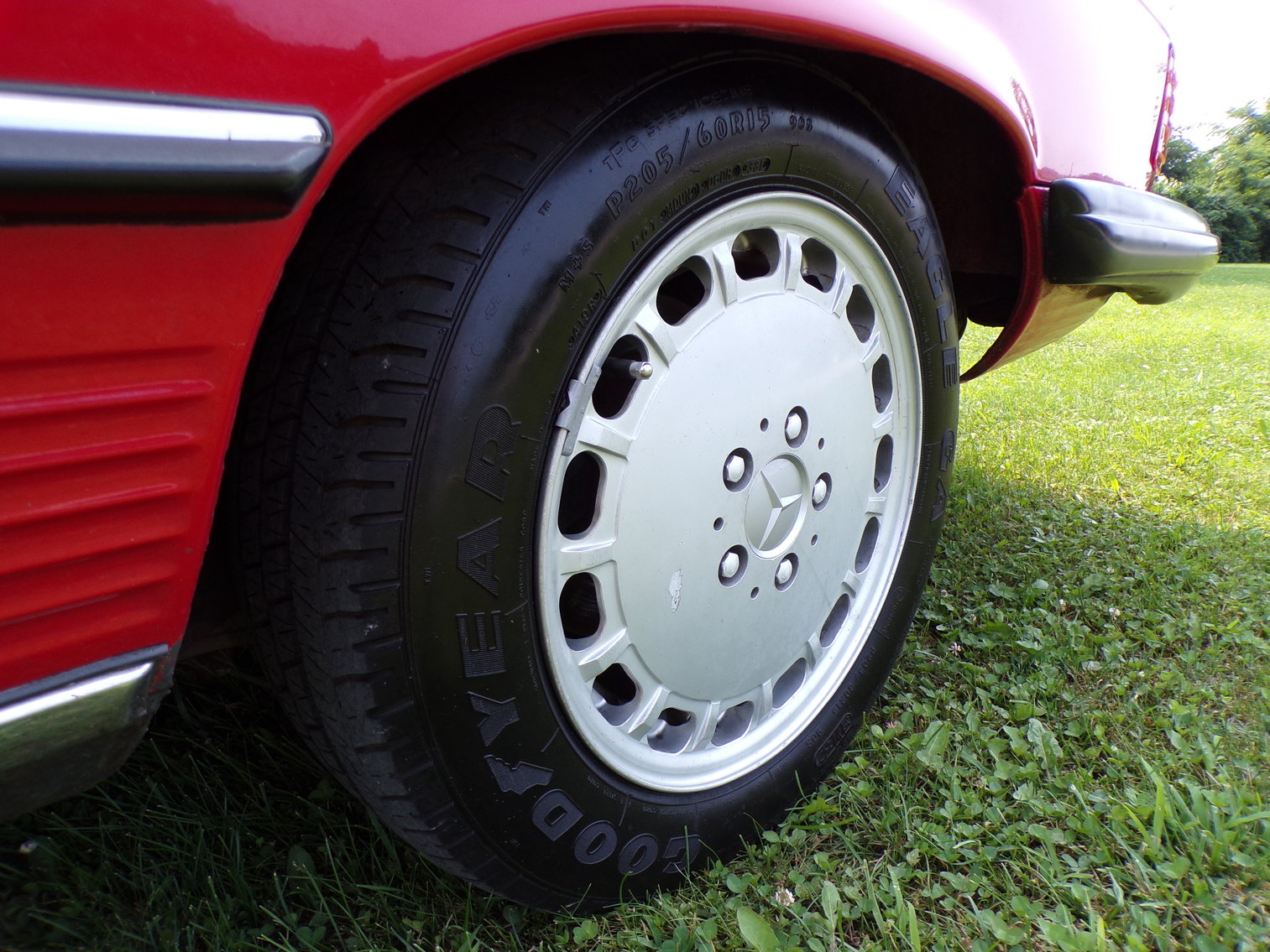 Image for 1987 Mercedes 560SL One Owner Garage Kept