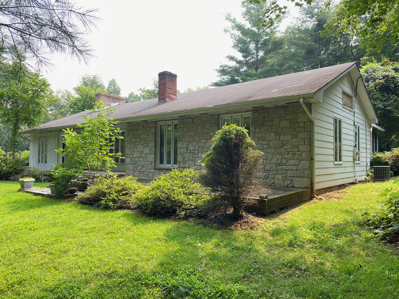 Image for REAL ESTATE AUCTION - 4 BR/2 BA Home on 1.1 +/- Acres in Western Loudoun County, VA
