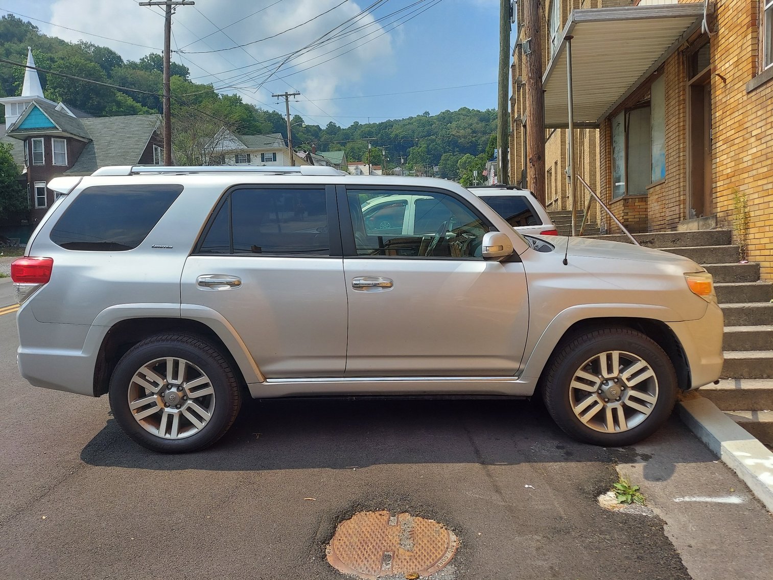 Image for Richwood, WV – ’07 Mazda MX-5, ’13 Toyota 4Runner, Pottery, Glassware, Furniture & More!