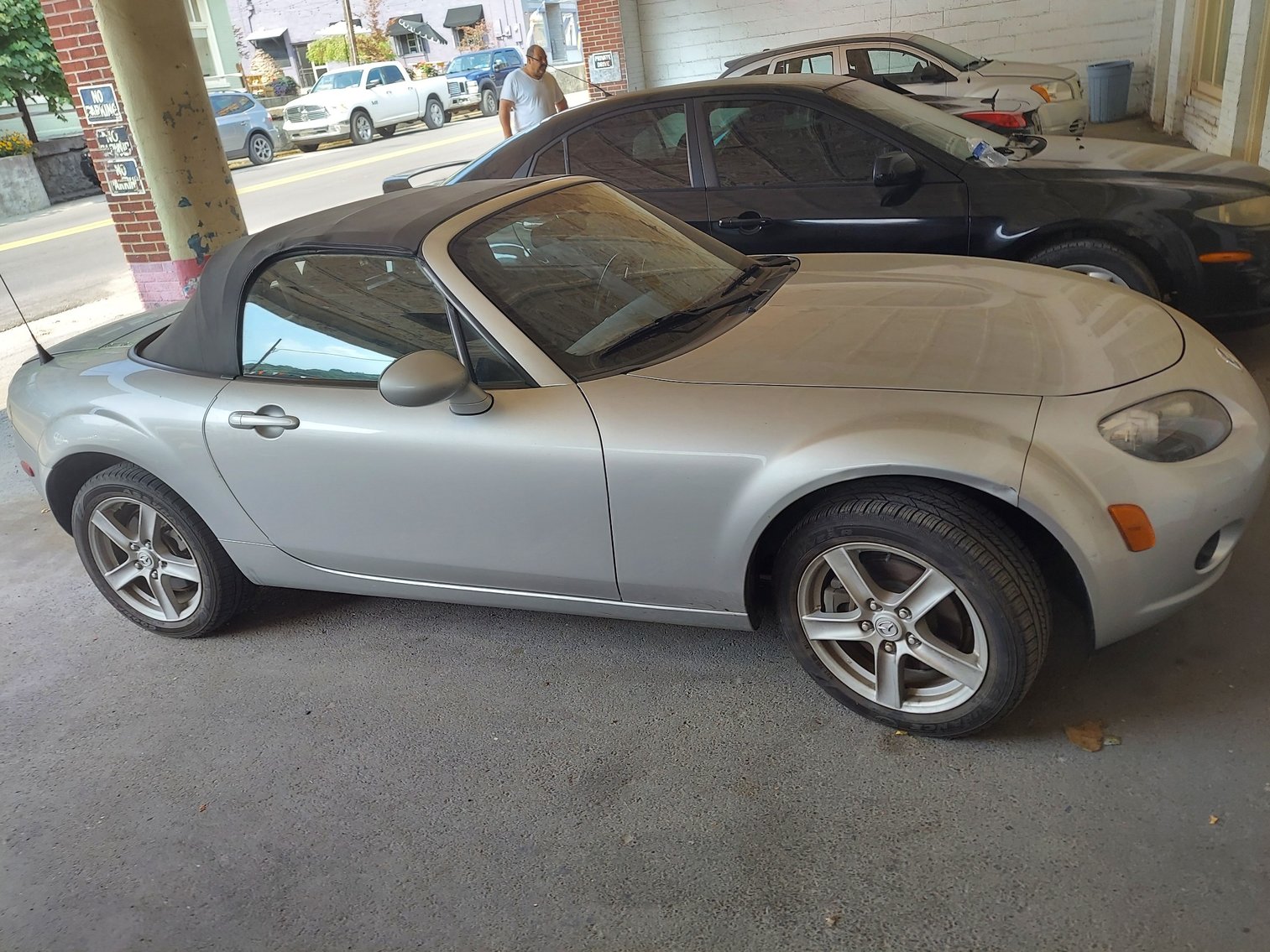 Image for Richwood, WV – ’07 Mazda MX-5, ’13 Toyota 4Runner, Pottery, Glassware, Furniture & More!