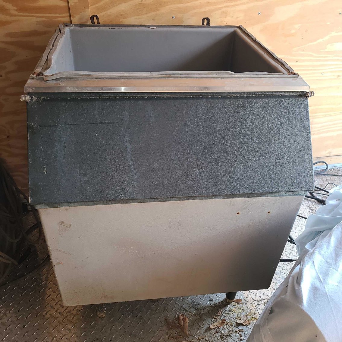 Image for Giddings Online Auction