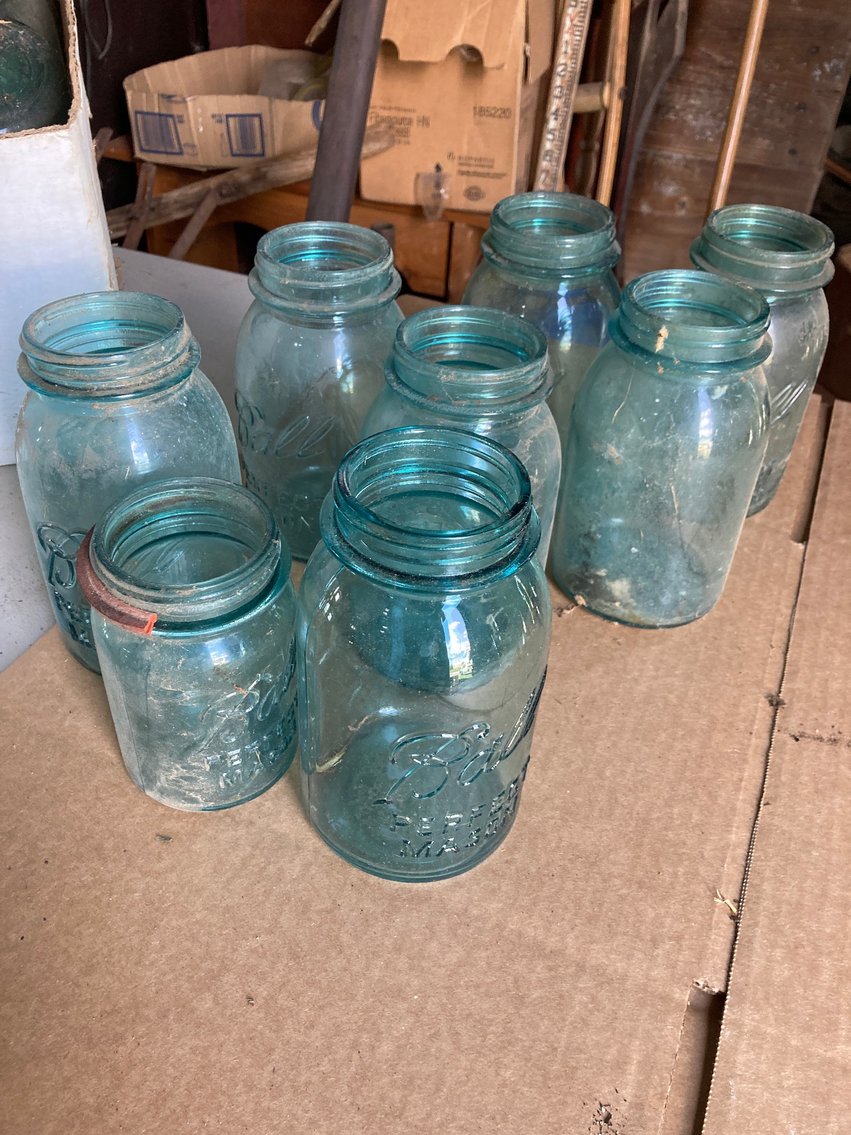 Image for Venetia, PA – 250 + Lot Antique, Glassware, & Collectibles Auction!