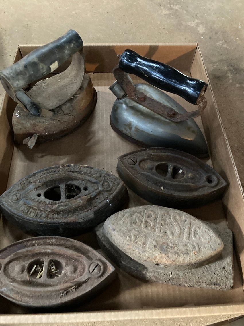 Image for Venetia, PA – 250 + Lot Antique, Glassware, & Collectibles Auction!