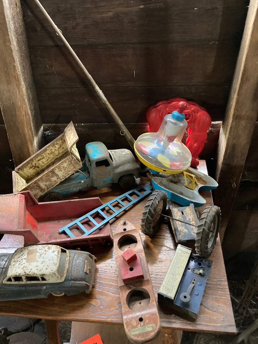 Image for Venetia, PA – 250 + Lot Antique, Glassware, & Collectibles Auction!