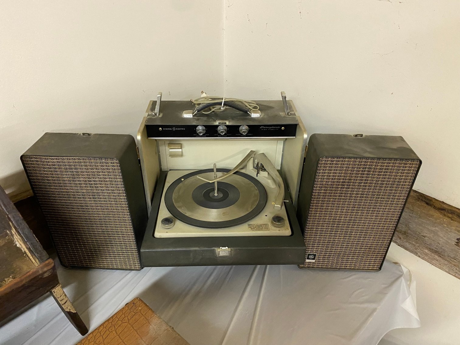 Image for Jane Lew, WV – Large Evening In-Person & Online Antiques and Collectibles Auction!