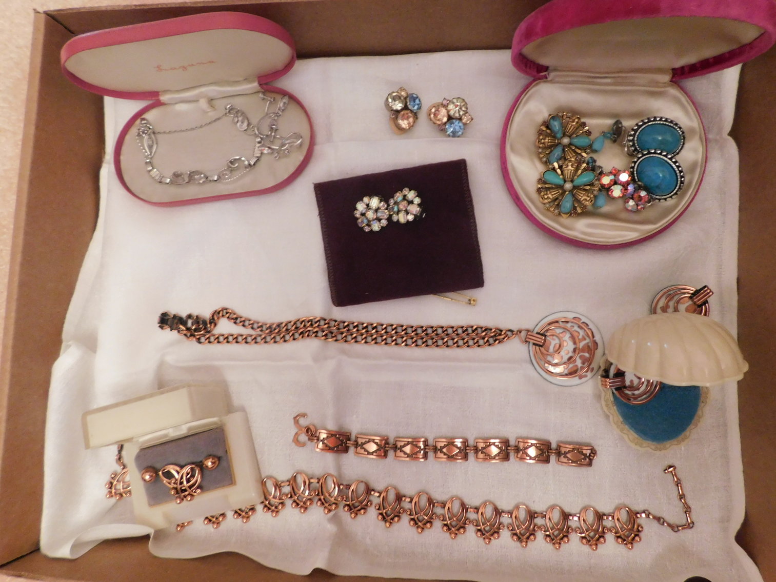 Image for Waynesburg, PA –Compete Estate Auction: Antique & Modern Furniture, Antiques, Collectibles, Costume Jewelry, Glass, China and More!