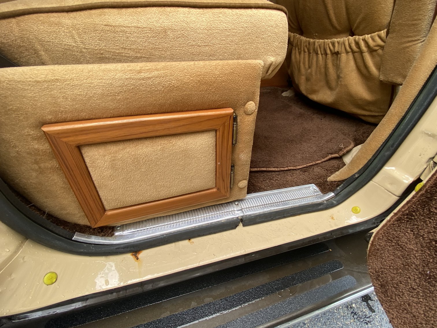 Image for 1982 GMC Suburban Sierra 1500 Diesel 6.2 Litre Limited Edition One Owner Garage Kept Immaculate Condition- Sells to the Highest Bidder!