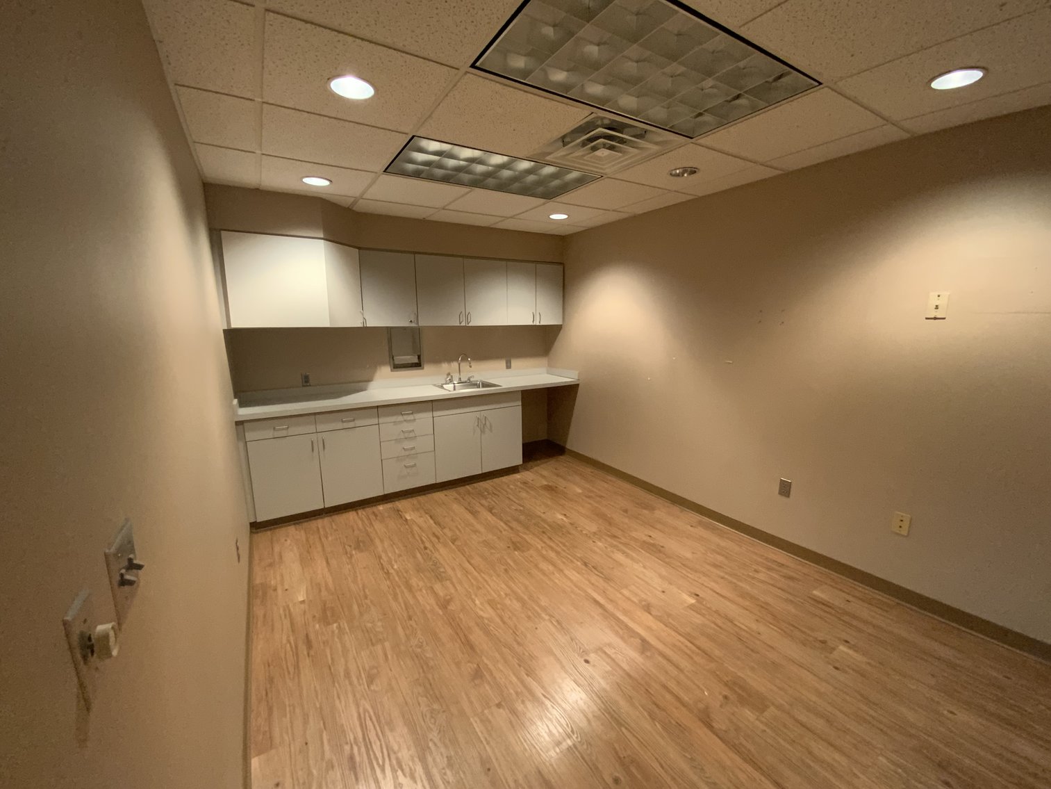 Image for MINIMUM BID AUCTION $199,000! 3829 Woodley Rd