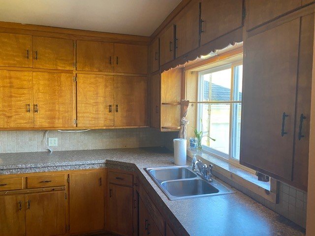 Image for MINIMUM BID AUCTION $77,000! 630 W Park St