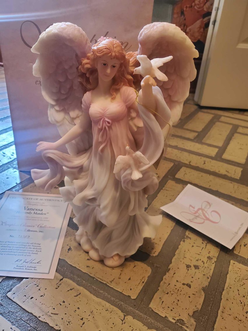 Image for Furniture, collectibles, household-Edgewood ct