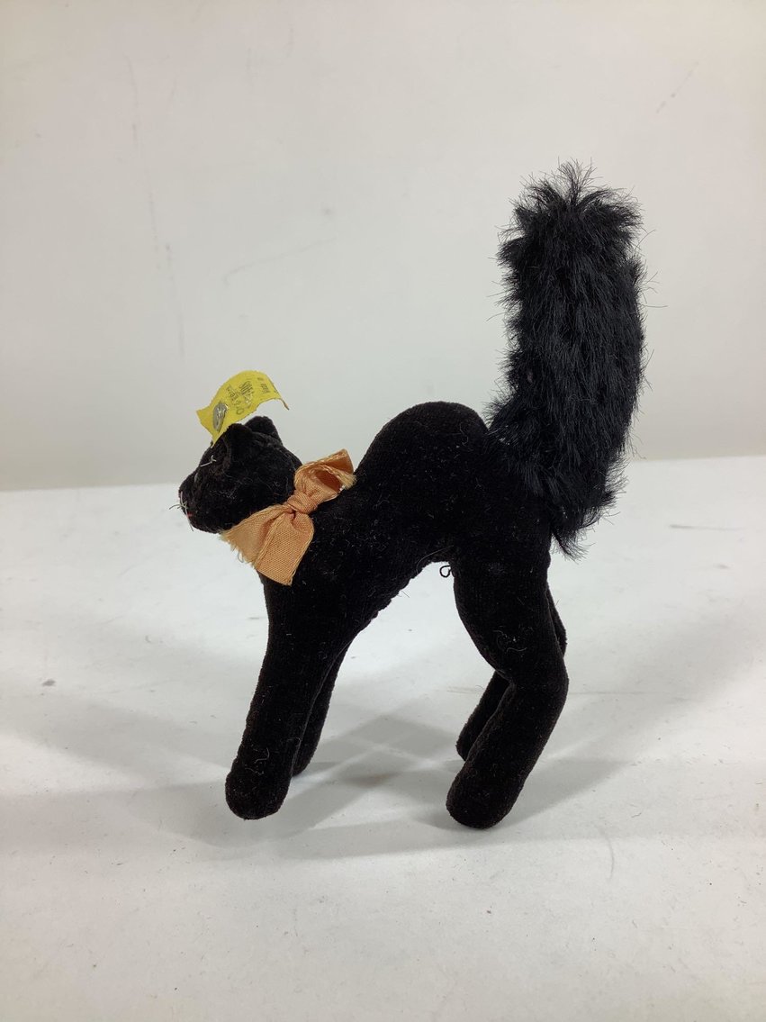 Image for Steiff from the Estate of Judith B. Ries | October 12, 2021 at 8:00 PM