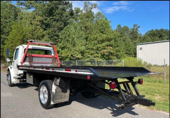 Image for For Sale: 2004 Freightliner M2 106 Medium-Duty Truck