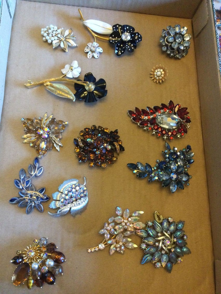 Image for Furniture, collectibles, household-Thorndale Ct