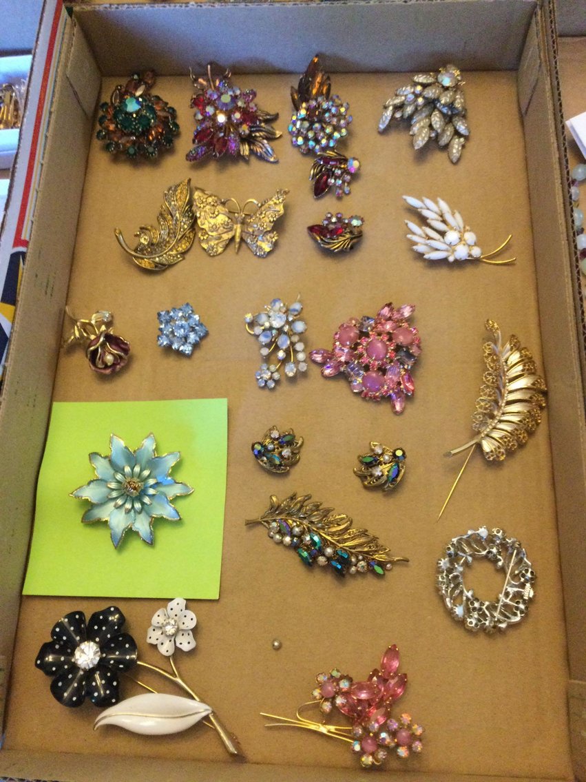 Image for Furniture, collectibles, household-Thorndale Ct