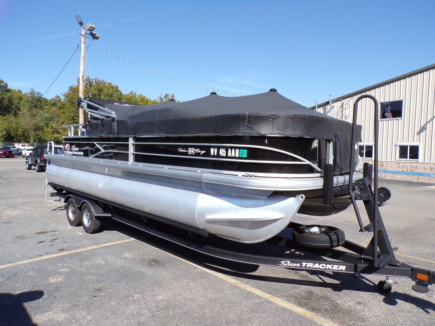 Saint Albans, WV 2019 Sun Tracker Boat, 1999 MercedesBenz, 1992 Humvee