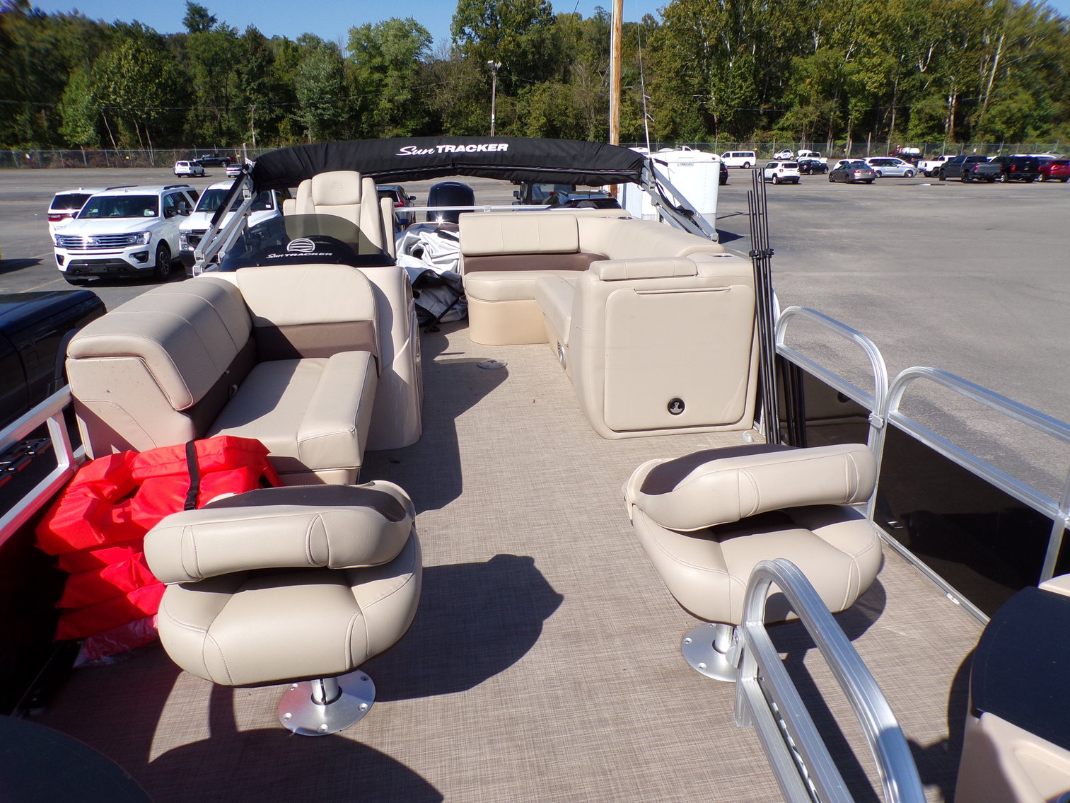 Saint Albans, WV 2019 Sun Tracker Boat, 1999 MercedesBenz, 1992 Humvee