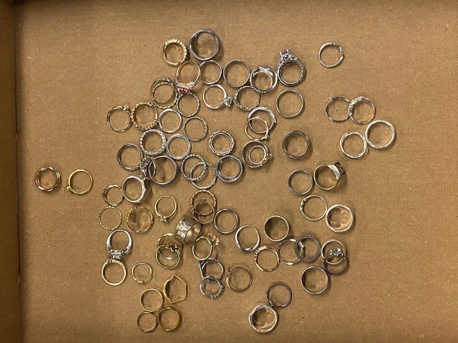 Image for Pittsburgh, PA – Pittsburgh Airport Auction: Lost & Found Items, Jewelry, Tech, Clothing, etc.