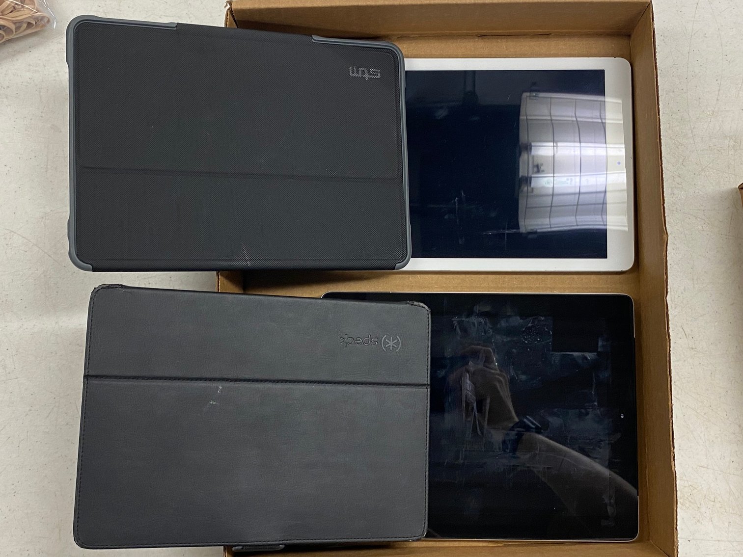 Image for Pittsburgh, PA – Pittsburgh Airport Auction: Lost & Found Items, Jewelry, Tech, Clothing, etc.