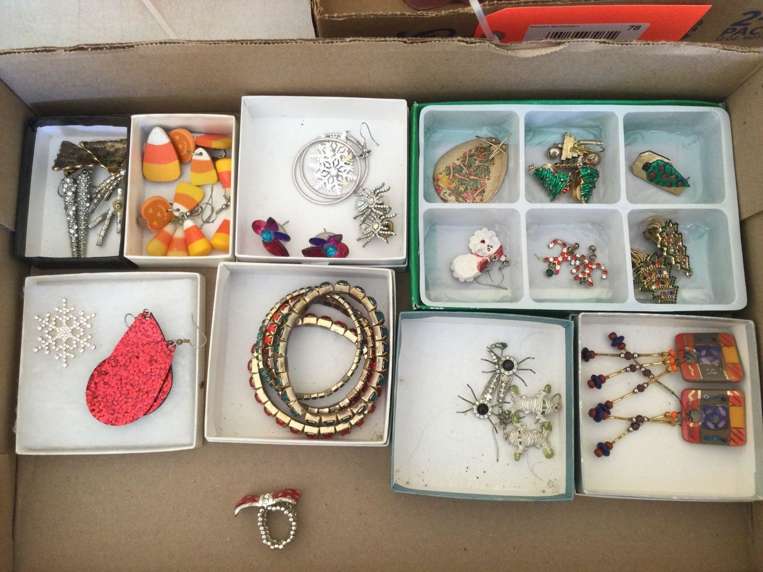 Image for Furniture, collectibles, household-Kaylee circle