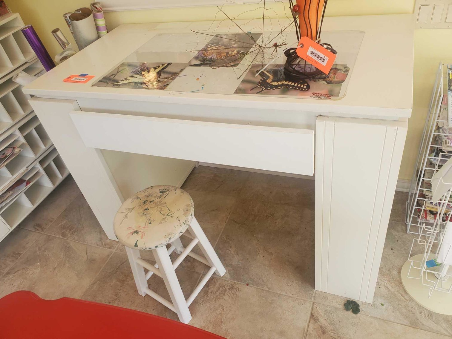 Image for Furniture, collectibles, household-Kaylee circle