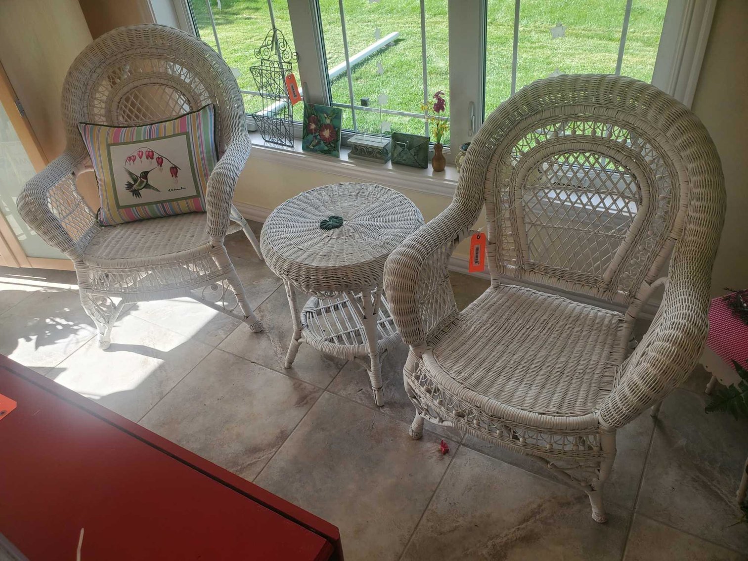 Image for Furniture, collectibles, household-Kaylee circle