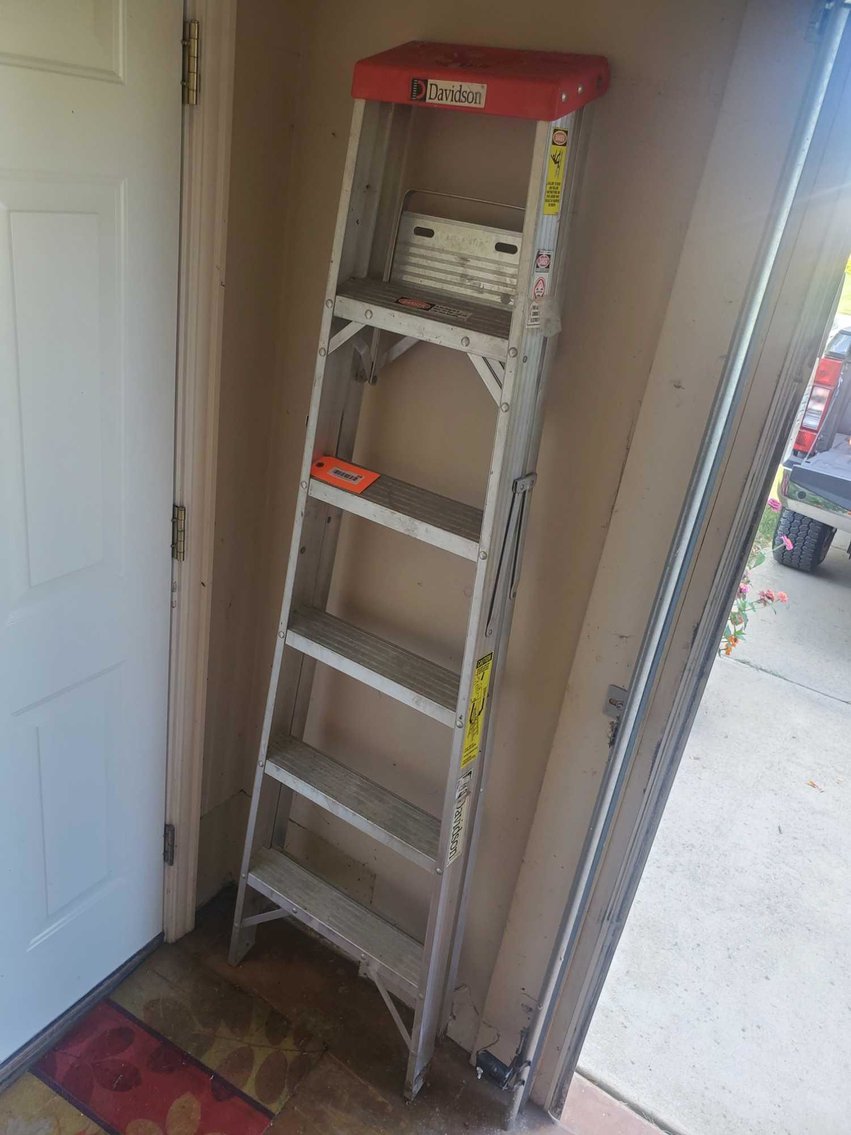 Image for Furniture, collectibles, household-Kaylee circle