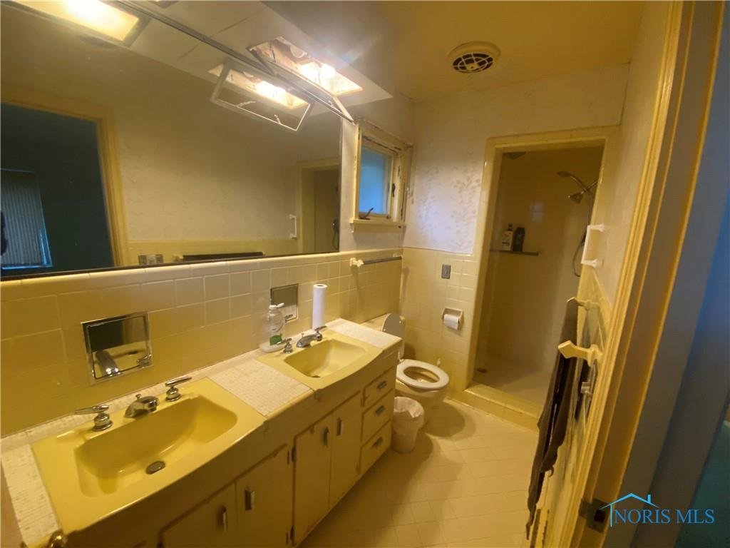 Image for MINIMUM BID AUCTION $99,000! 745 W Carisbrook Dr