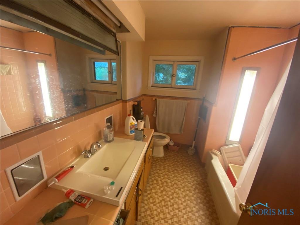 Image for MINIMUM BID AUCTION $99,000! 745 W Carisbrook Dr