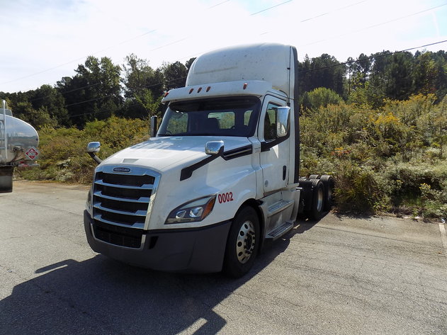 Image for 2018 Freightliner Cascadia and 2019 Heil Petro Trailer