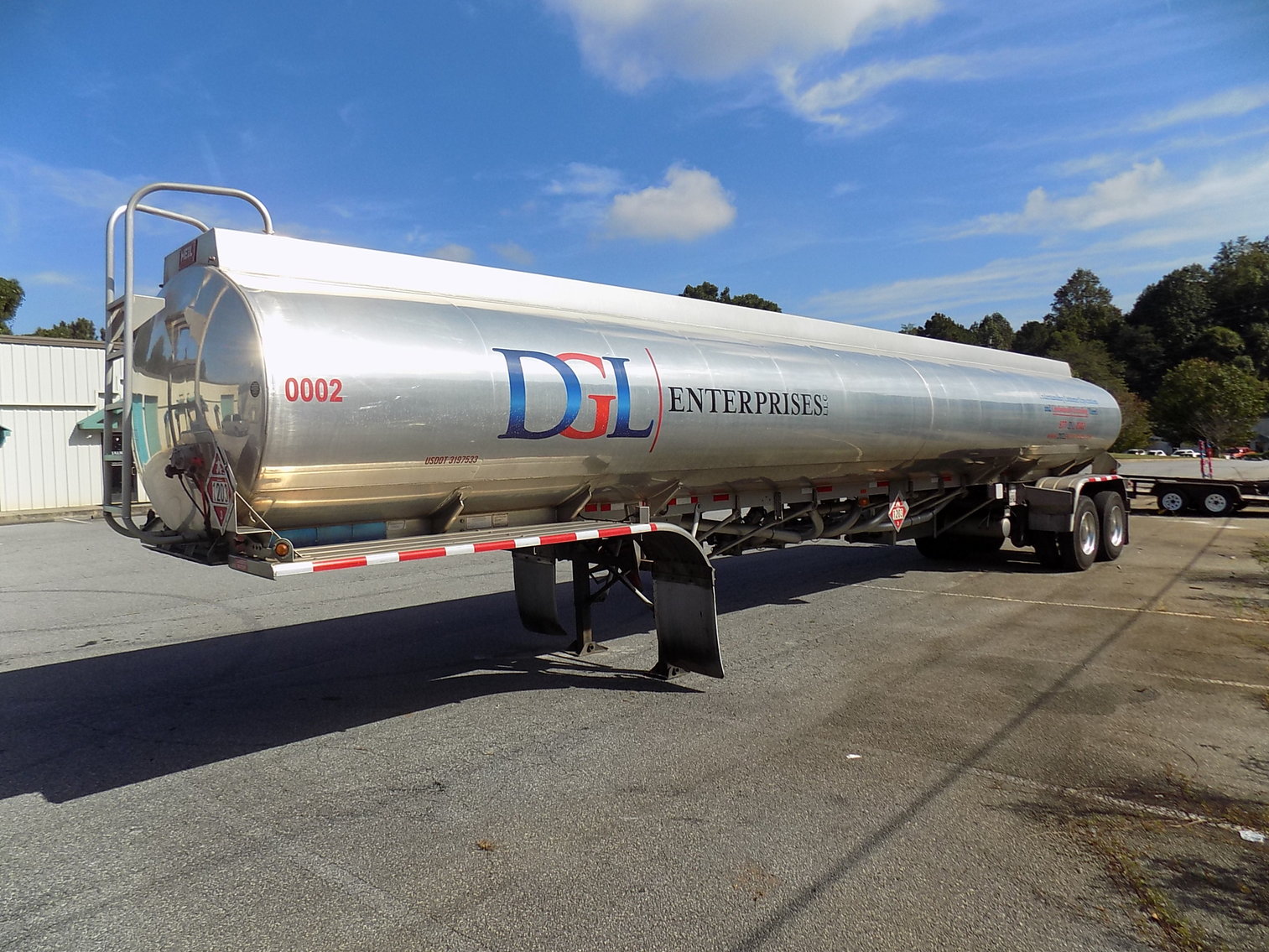 Image for 2018 Freightliner Cascadia and 2019 Heil Petro Trailer