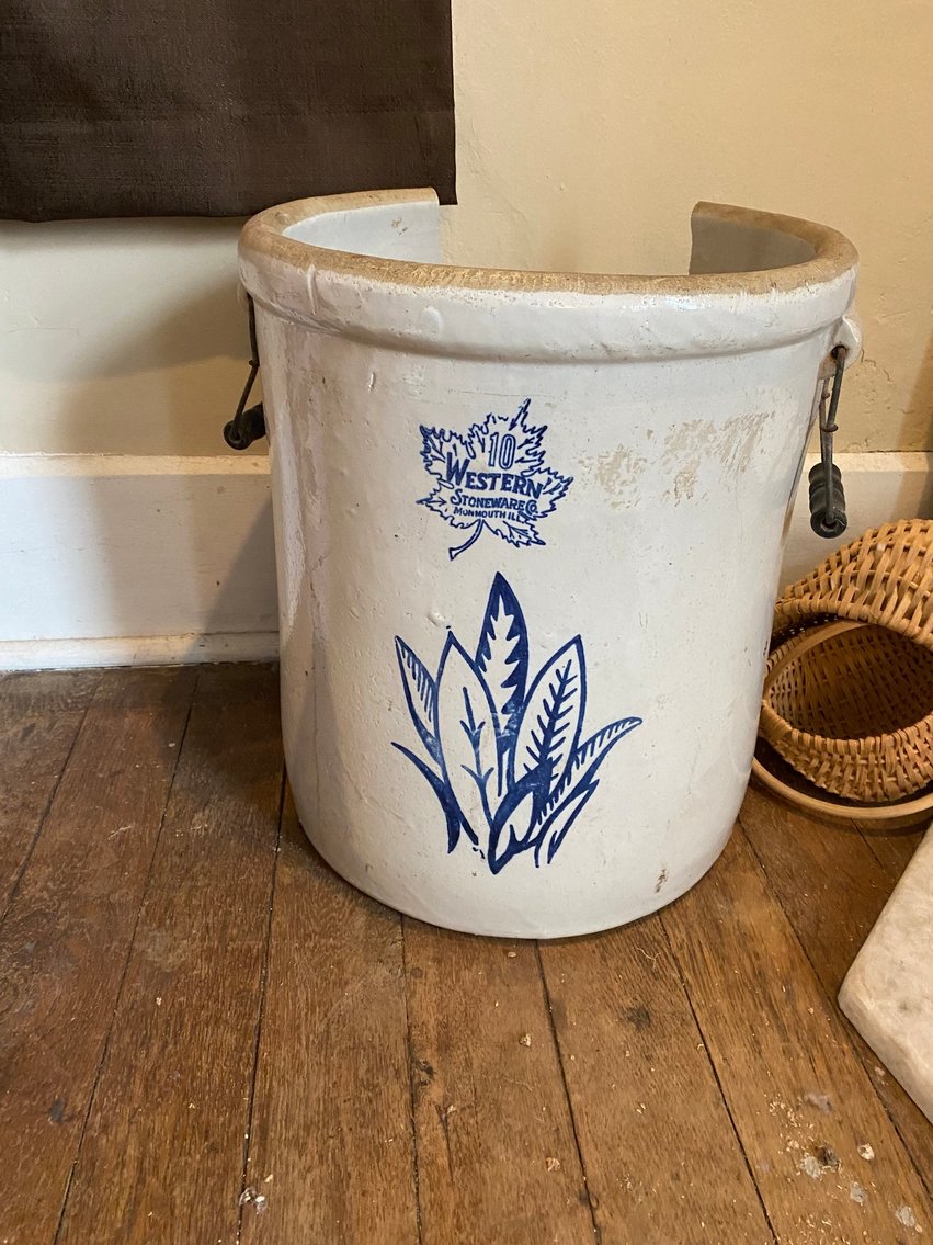 Image for Kingwood, WV – Moving Auction! Antiques, Furniture, Vintage Items, and More!