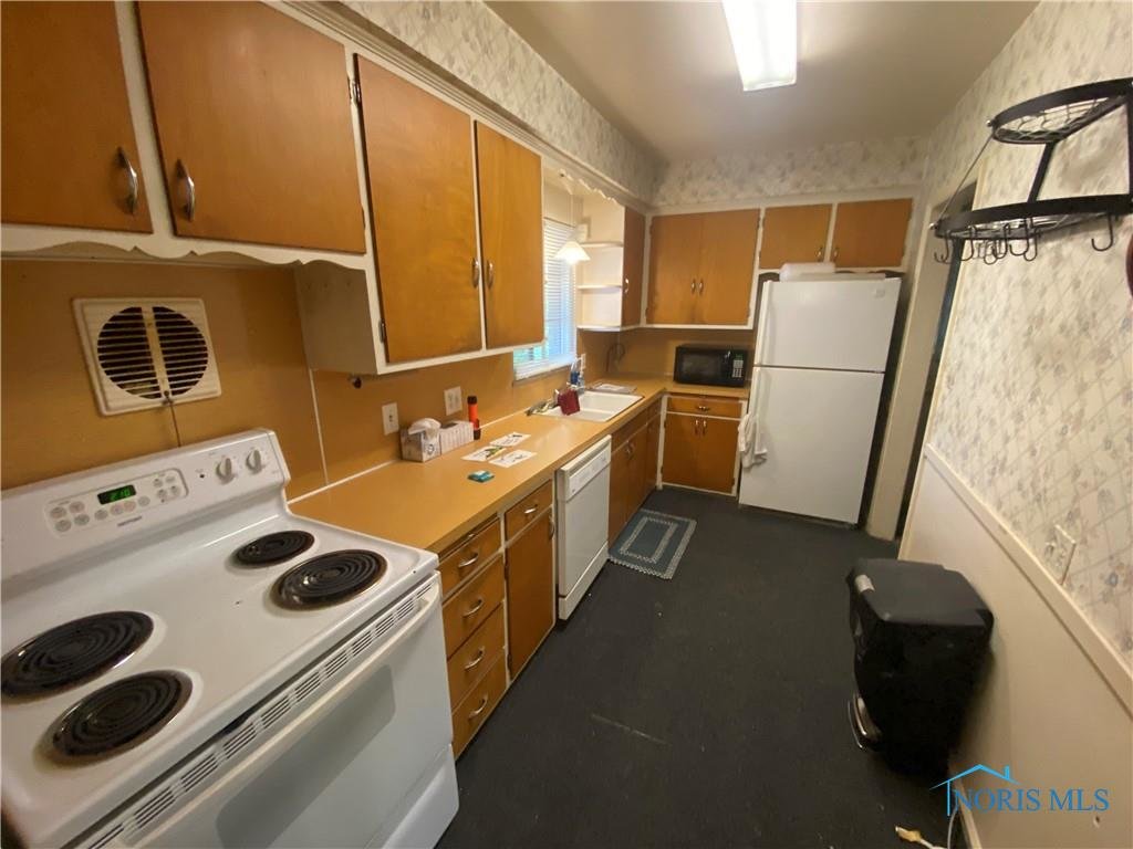 Image for MINIMUM BID AUCTION $75,000! 2715 Densmore Dr